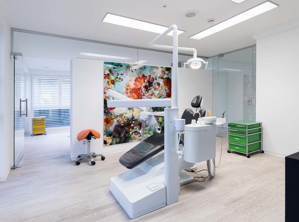 Komplettsanierung Raum Cham – Modernes Behandlungszimmer in Burglengenfeld