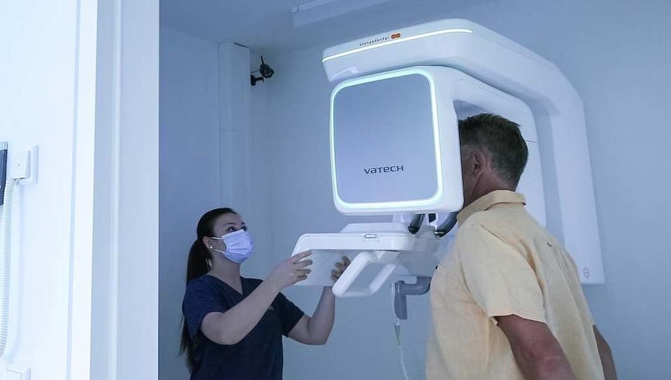 Komplettsanierung Raum Cham – 3D-Diagnostik mit DVT in der Praxis Dr. Kim Dental
